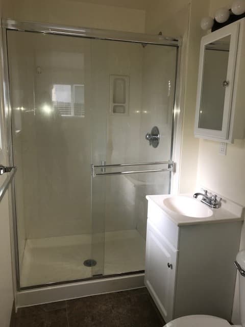 Ashland House: 212 W Nevada St