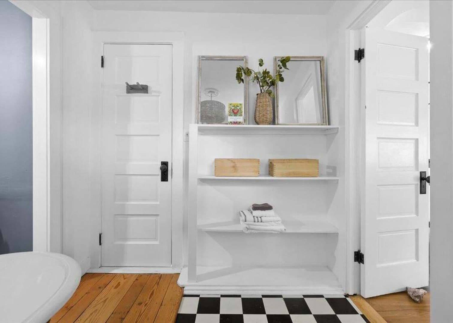 Ashland House: 171 Helman St