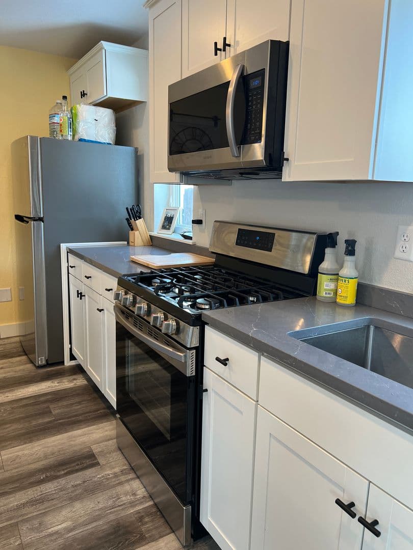 Ashland Apartment: 878 Siskiyou Blvd