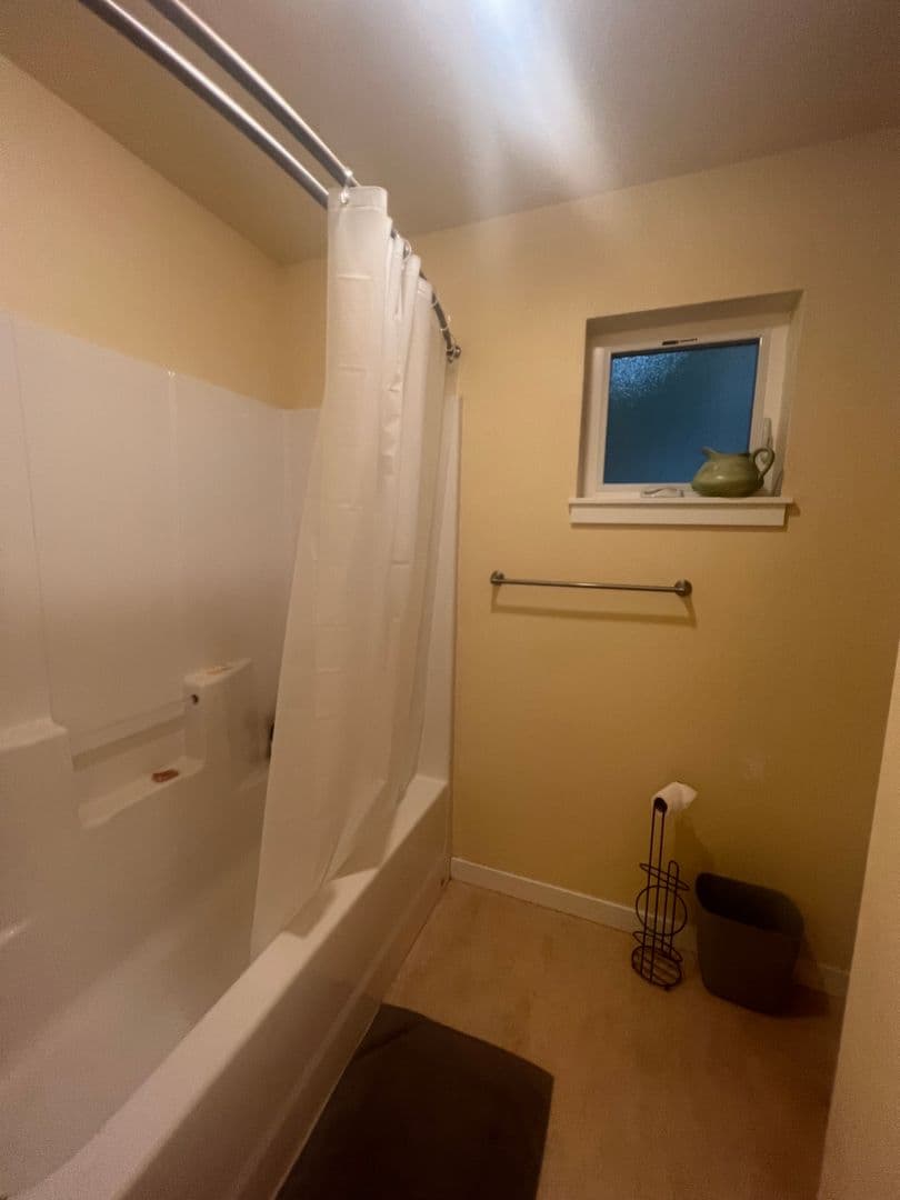 Ashland Apartment: 872 Siskiyou Blvd