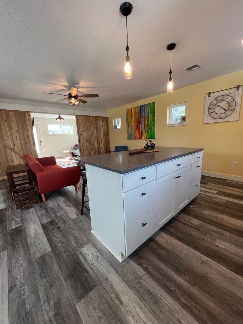 Ashland Apartment: 878 Siskiyou Blvd