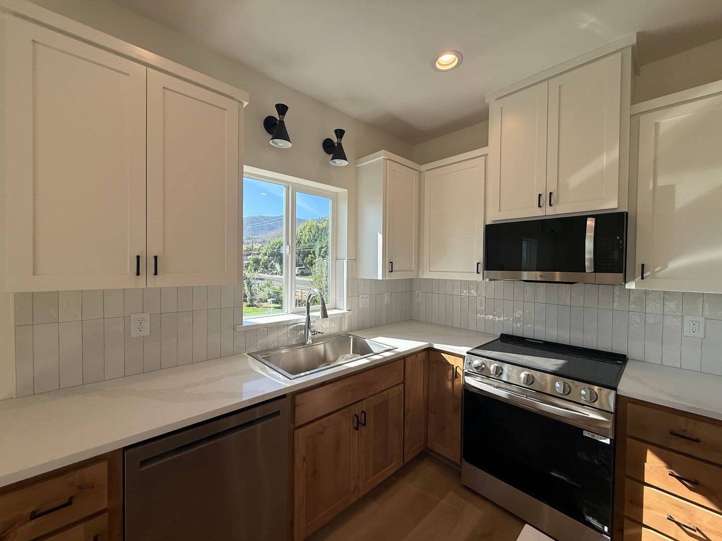 Talent Apartment: 615 Talent Ave. A