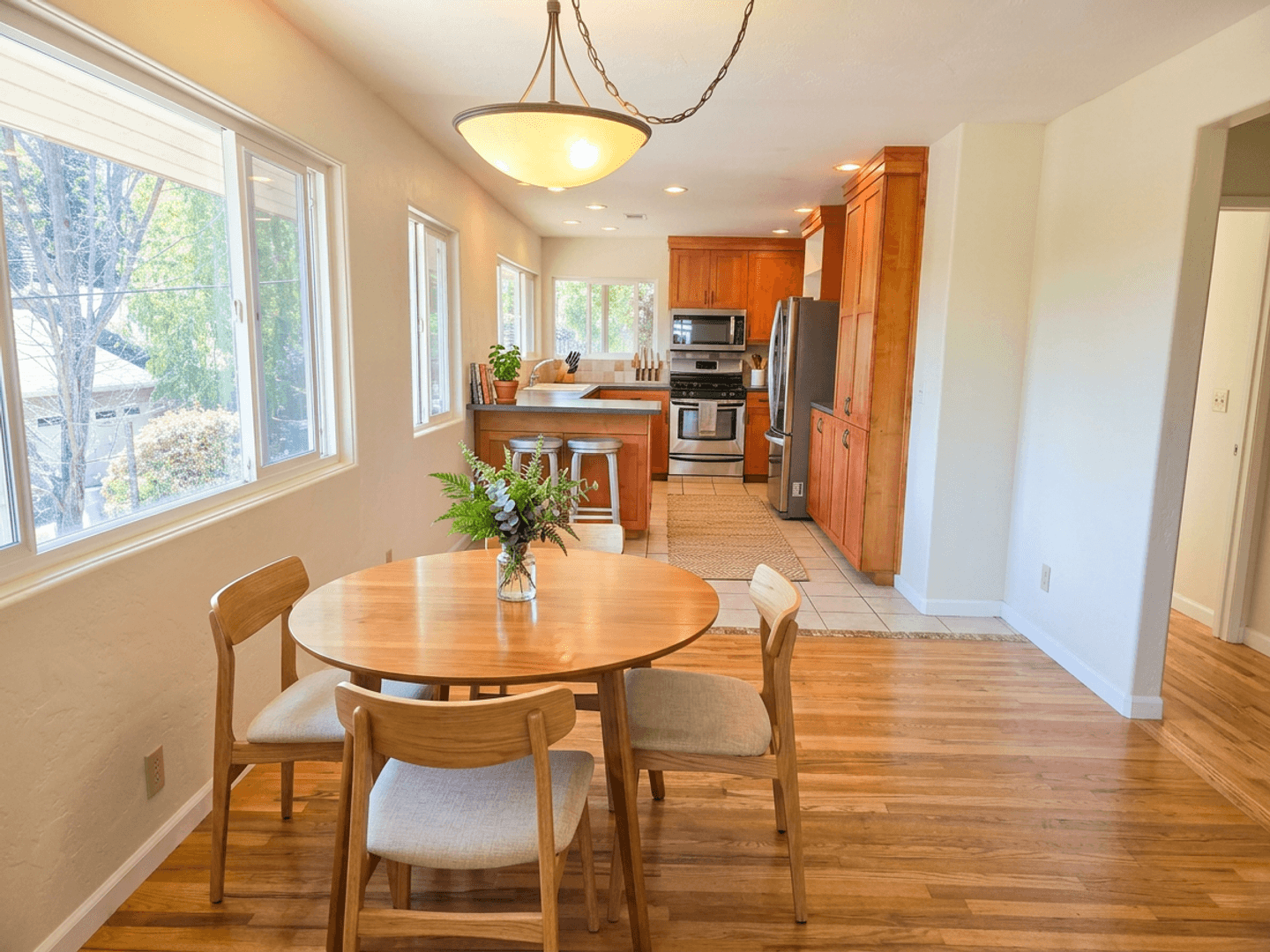 Ashland House: 495 Jennifer St