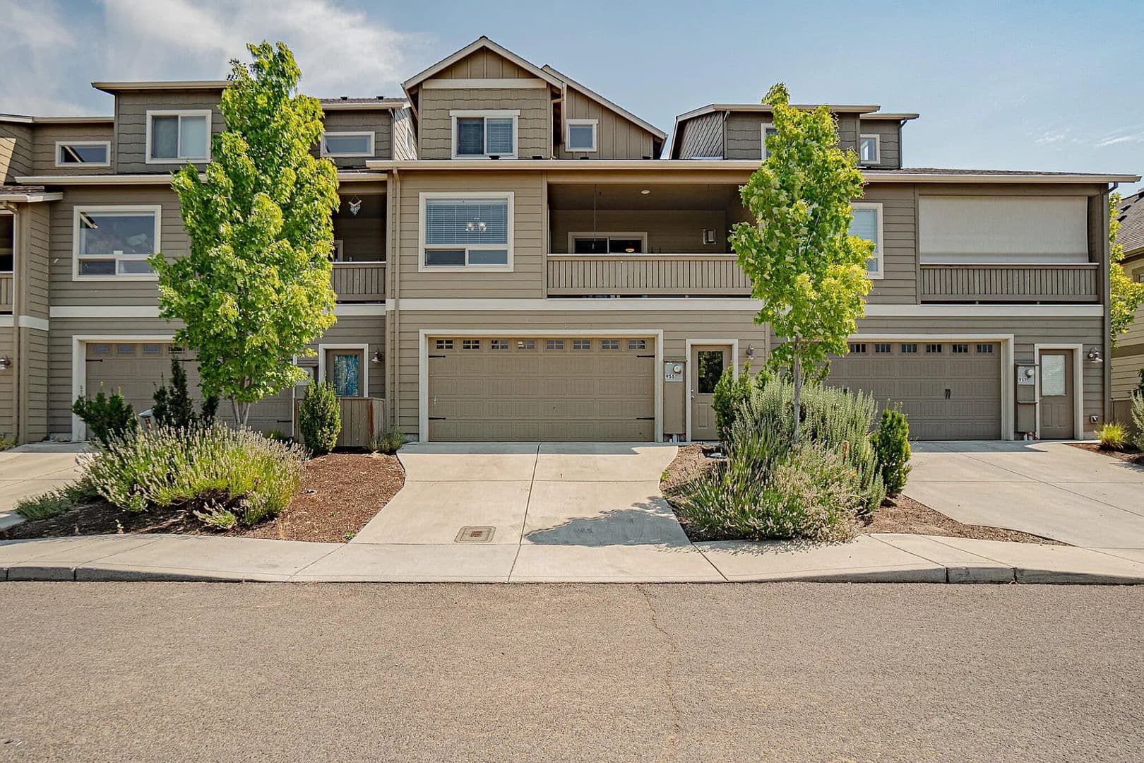 Ashland Townhome: 955 Camelot Dr