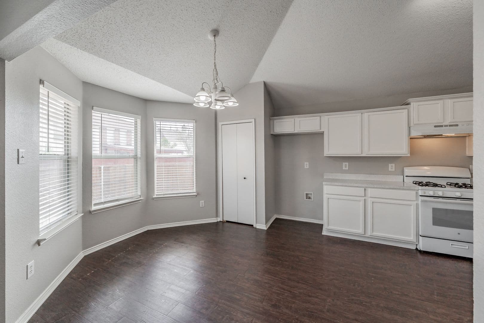Rockwall House: 132 Brookshore Drive