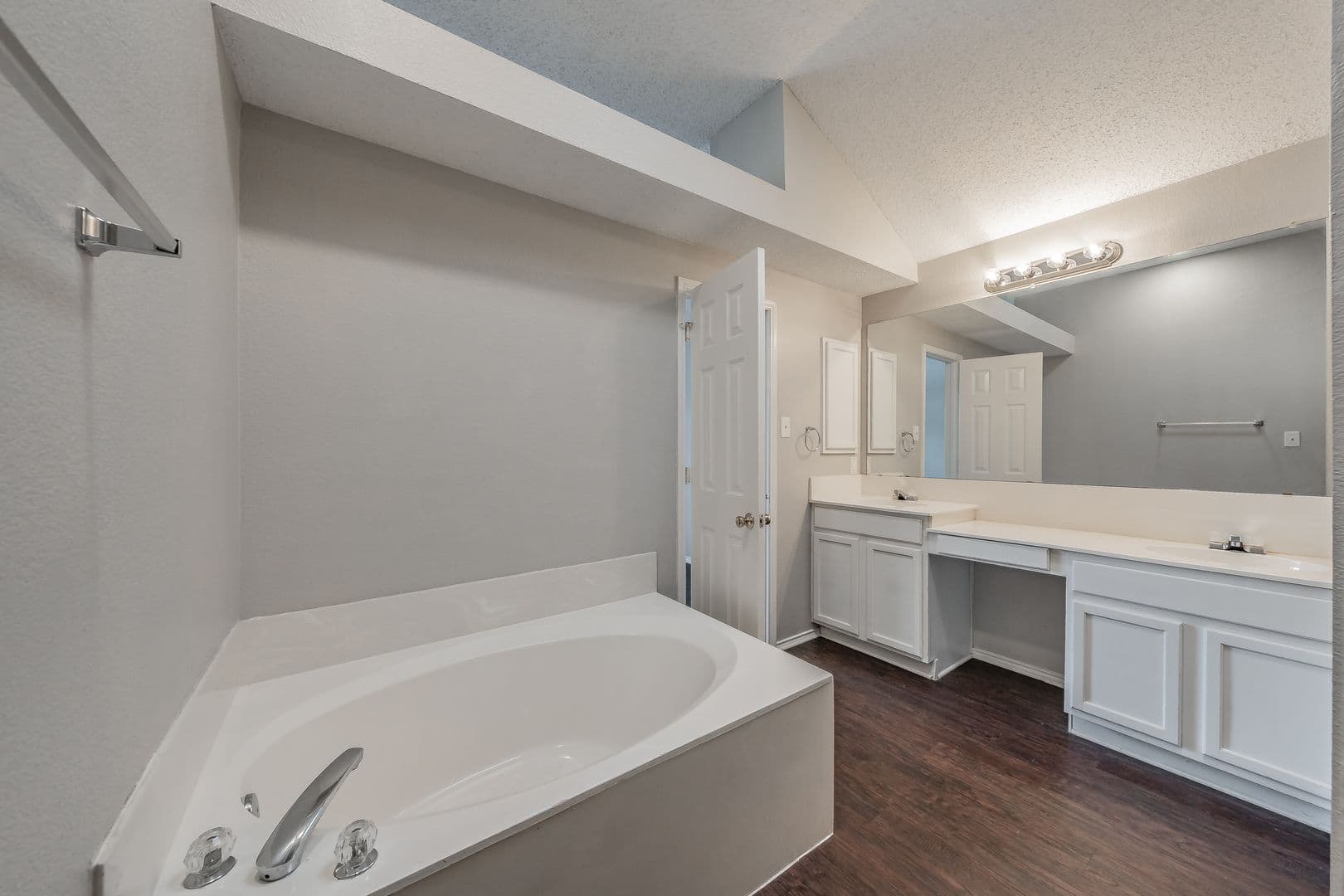 Rockwall House: 132 Brookshore Drive