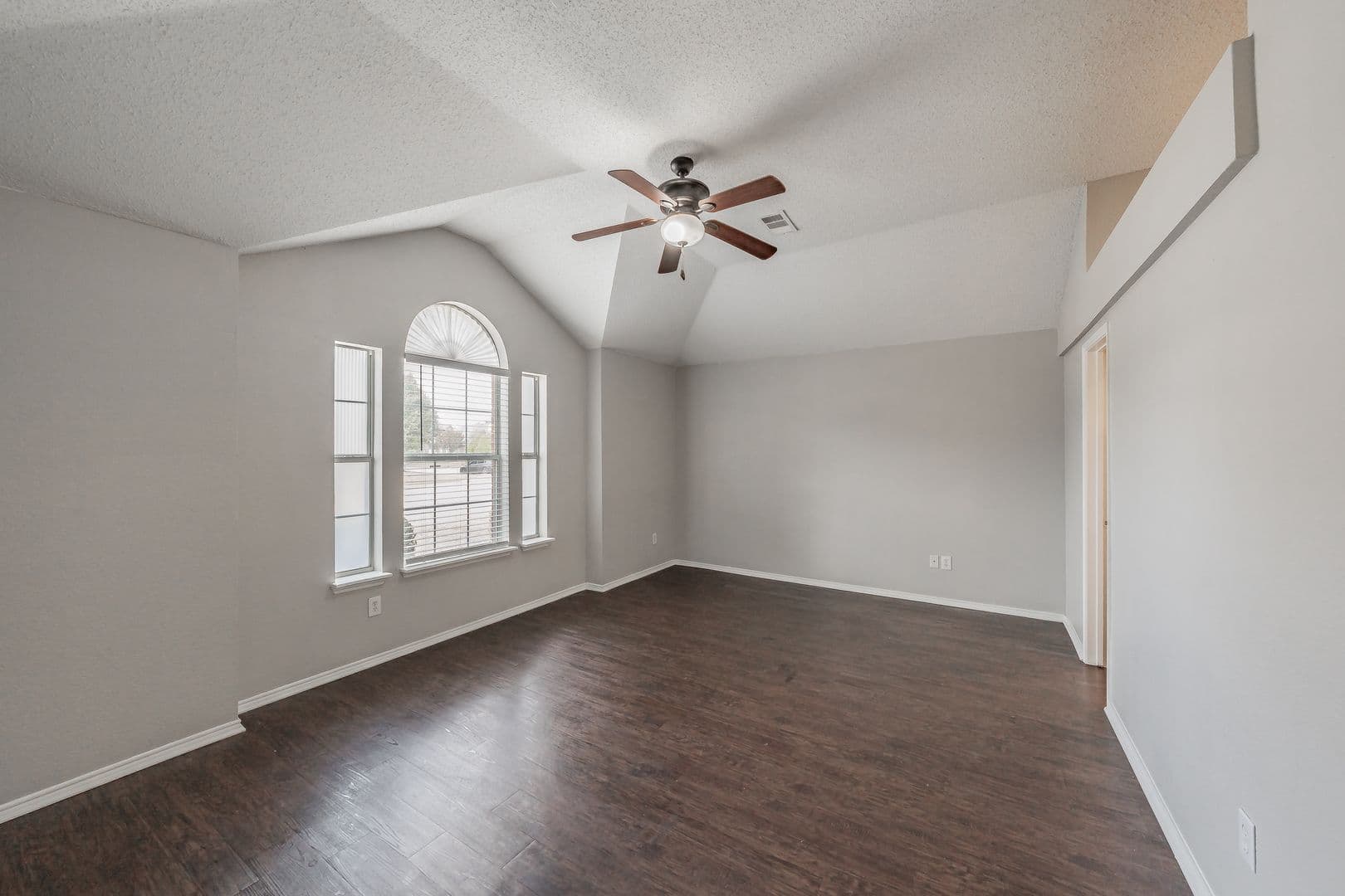 Rockwall House: 132 Brookshore Drive