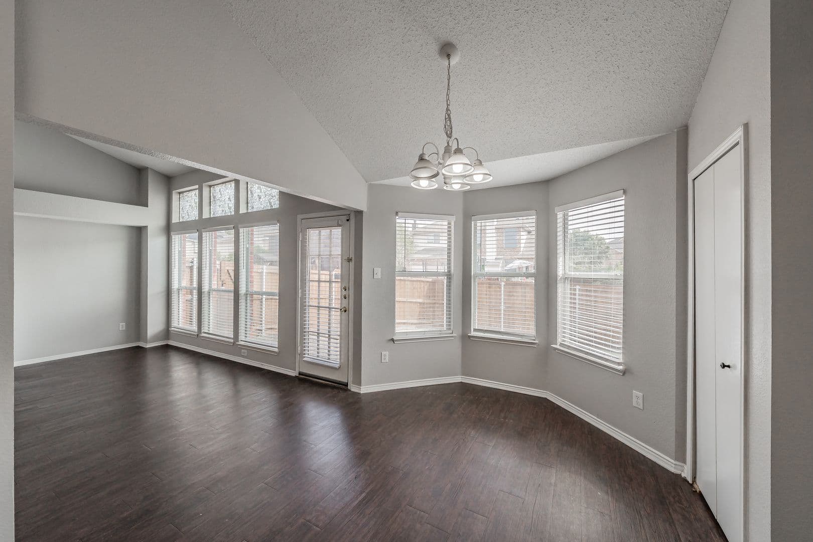 Rockwall House: 132 Brookshore Drive