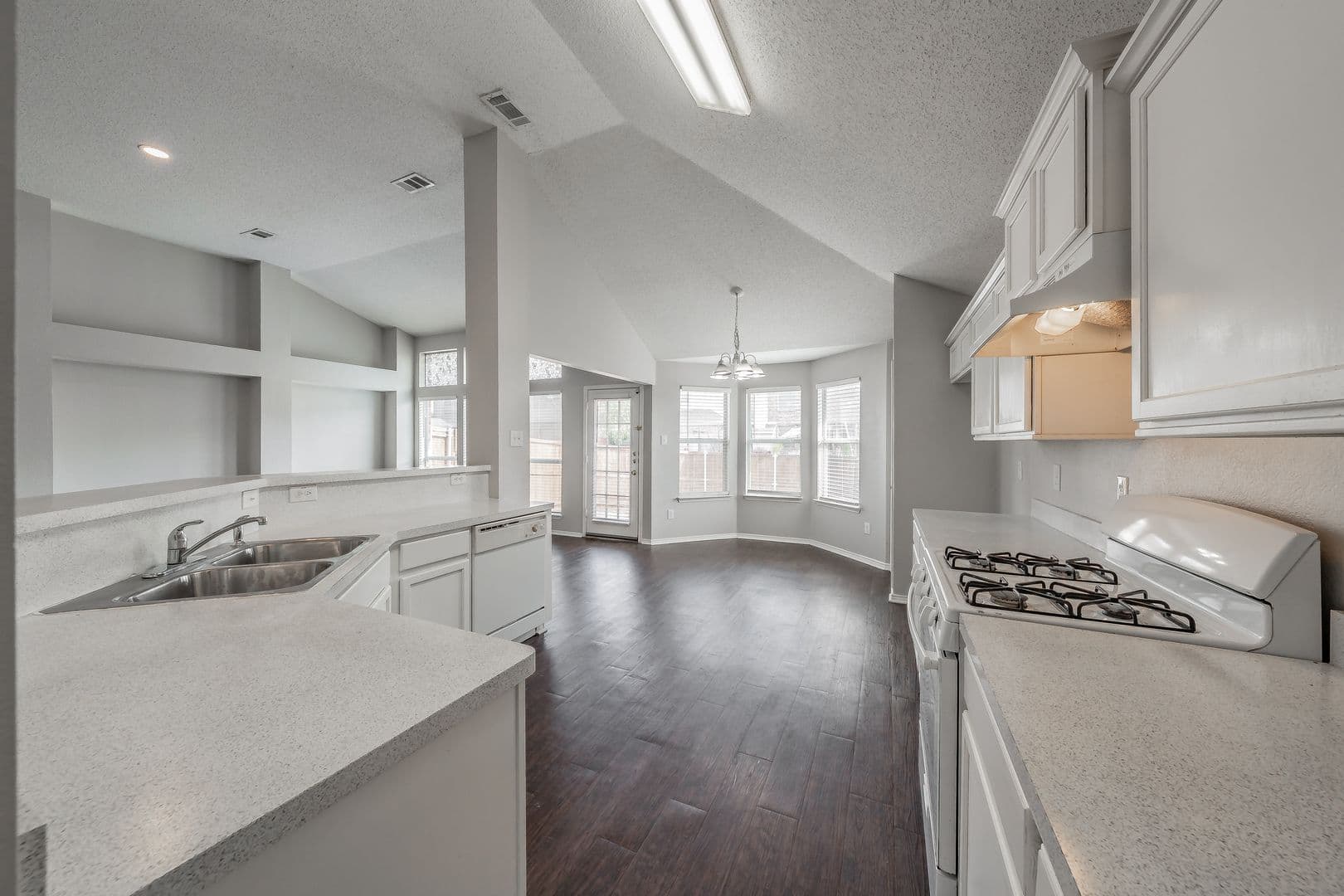 Rockwall House: 132 Brookshore Drive