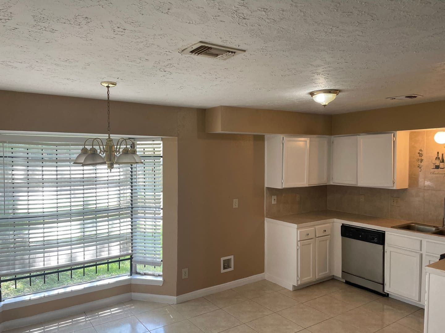 Houston House: 13411 Boonway Dr