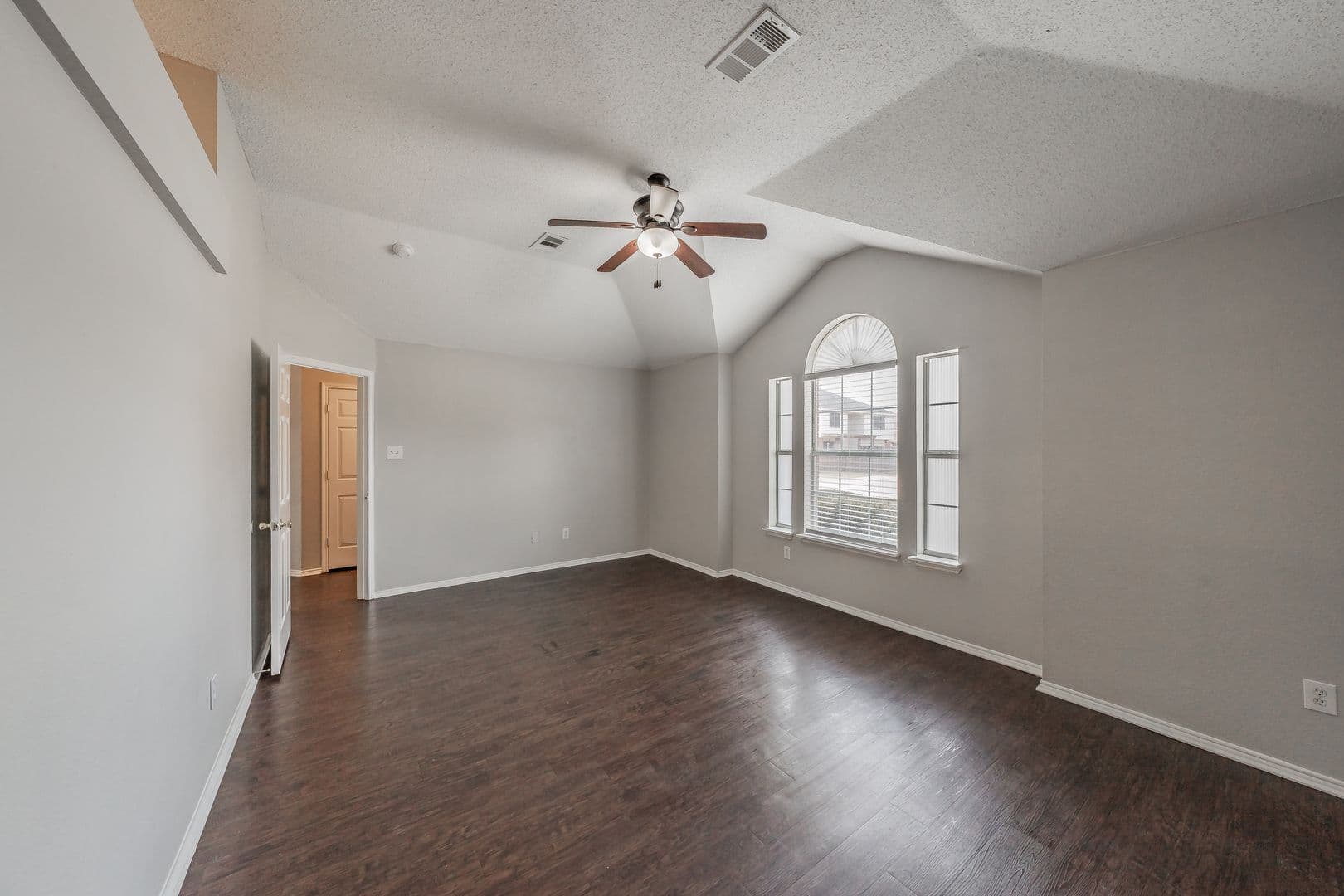 Rockwall House: 132 Brookshore Drive