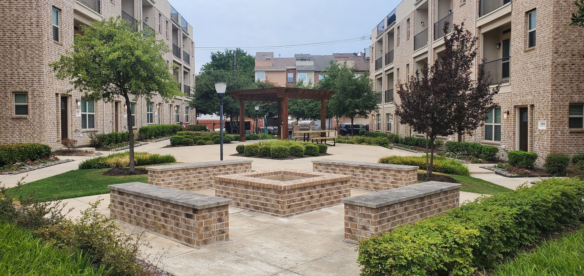 Dallas Townhome: 1303 Palm Springs Ln