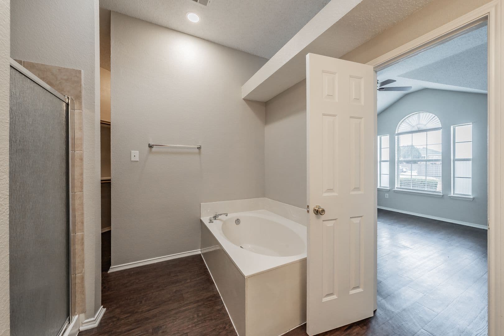 Rockwall House: 132 Brookshore Drive
