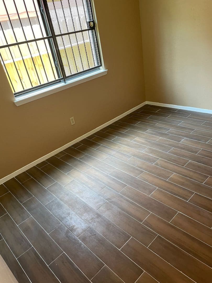 Houston House: 13411 Boonway Dr