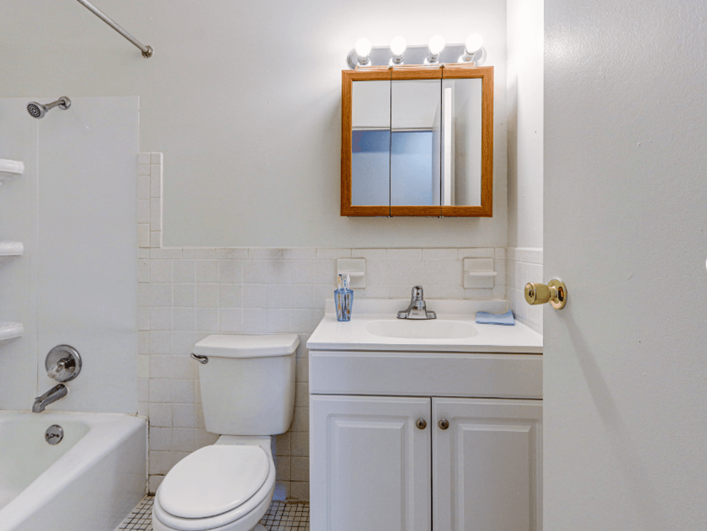 Athens Apartment: Monticello Village