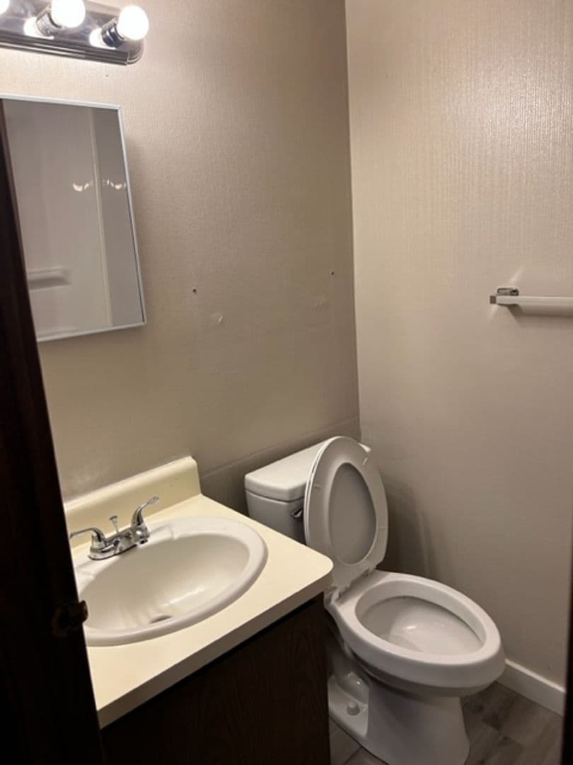 Bucyrus Apartment: Pinewood Apartments