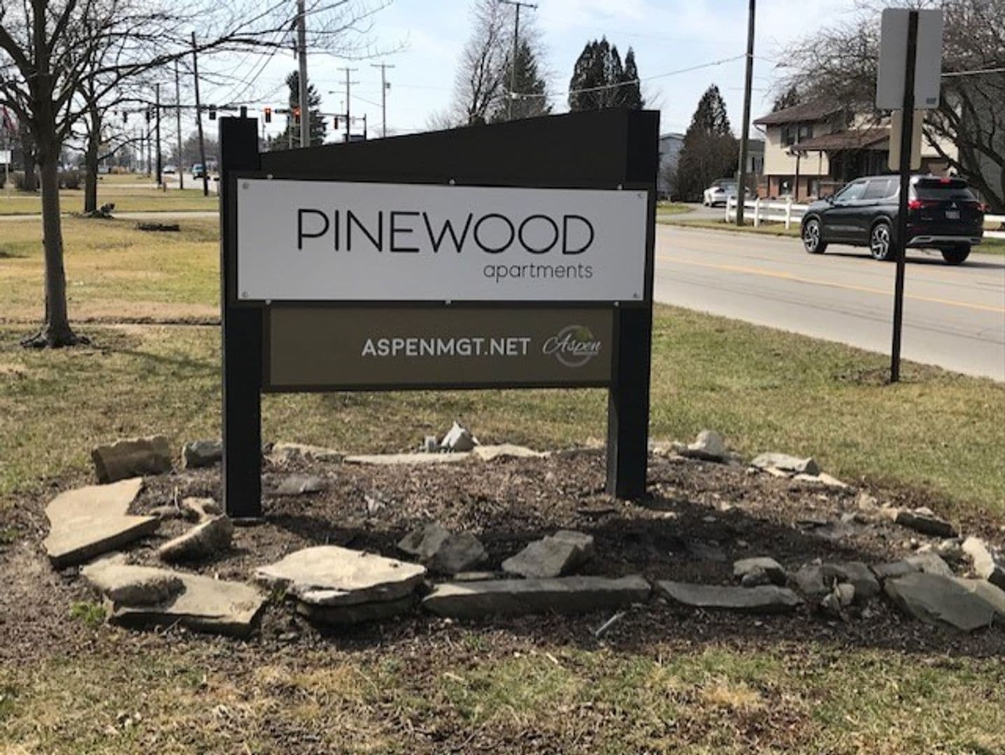 Bucyrus Apartment: Pinewood Apartments
