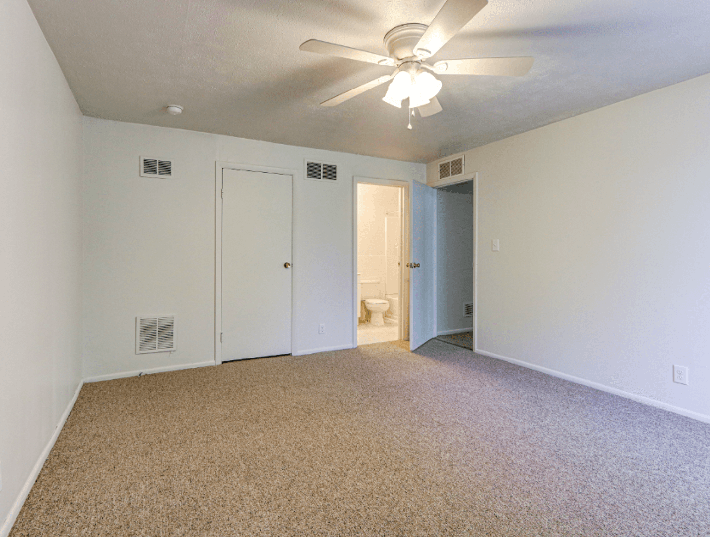 Athens Apartment: Monticello Village