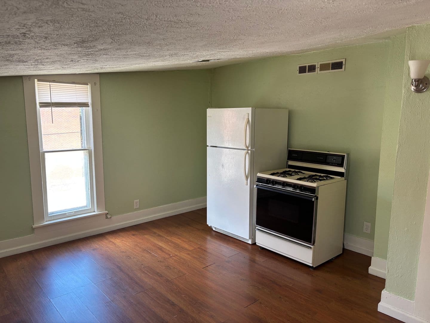 Ashland Apartment: 334/334.5 Orange