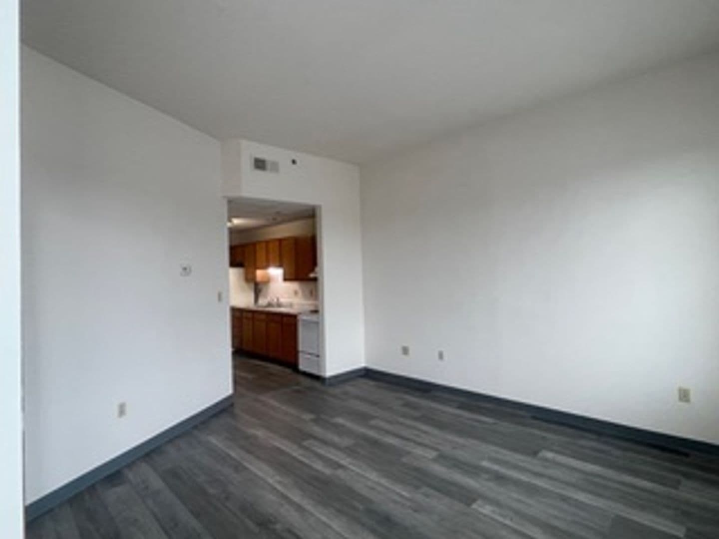 Ashland Apartment: 1 E Main St