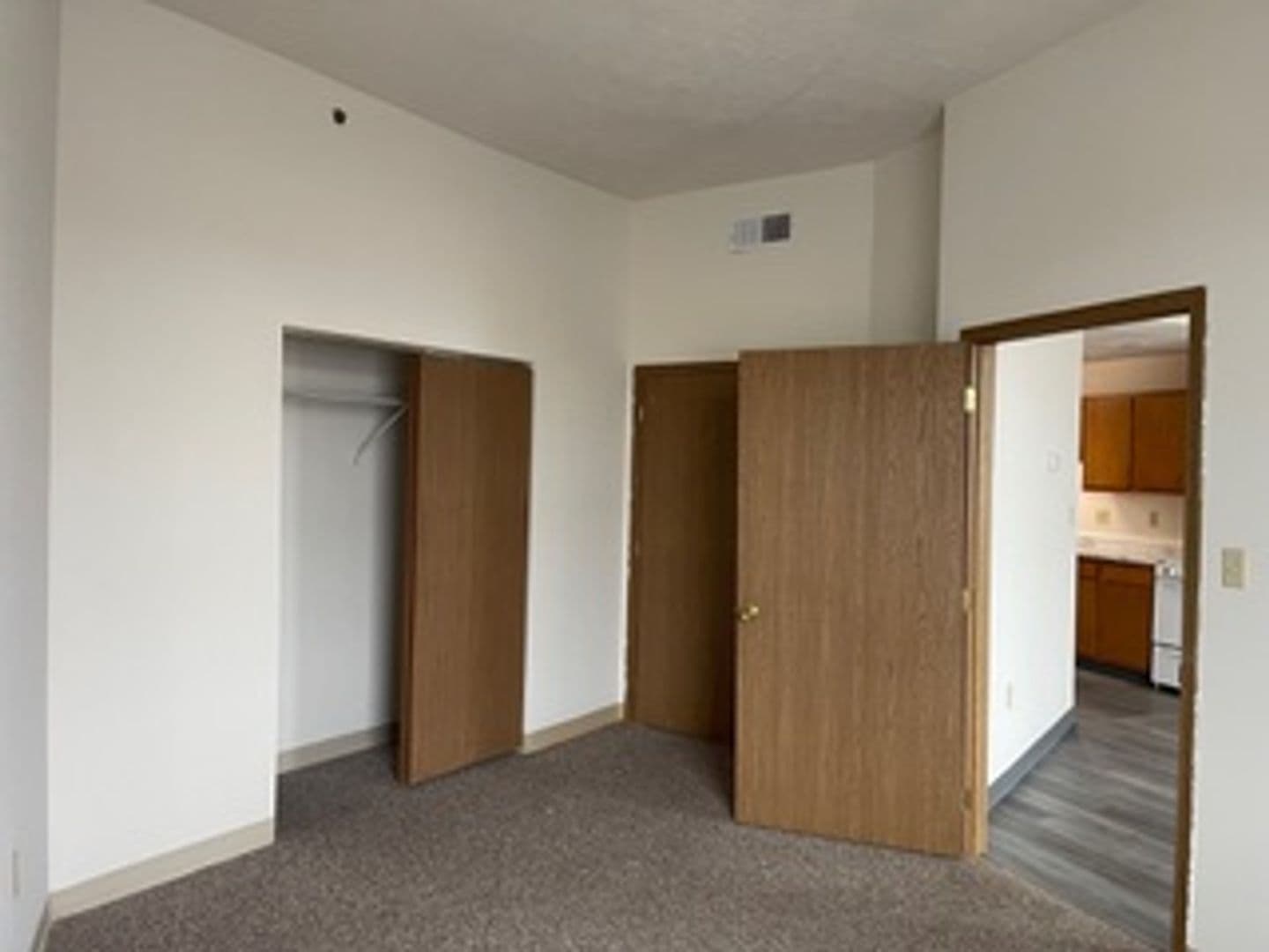 Ashland Apartment: 1 E Main St