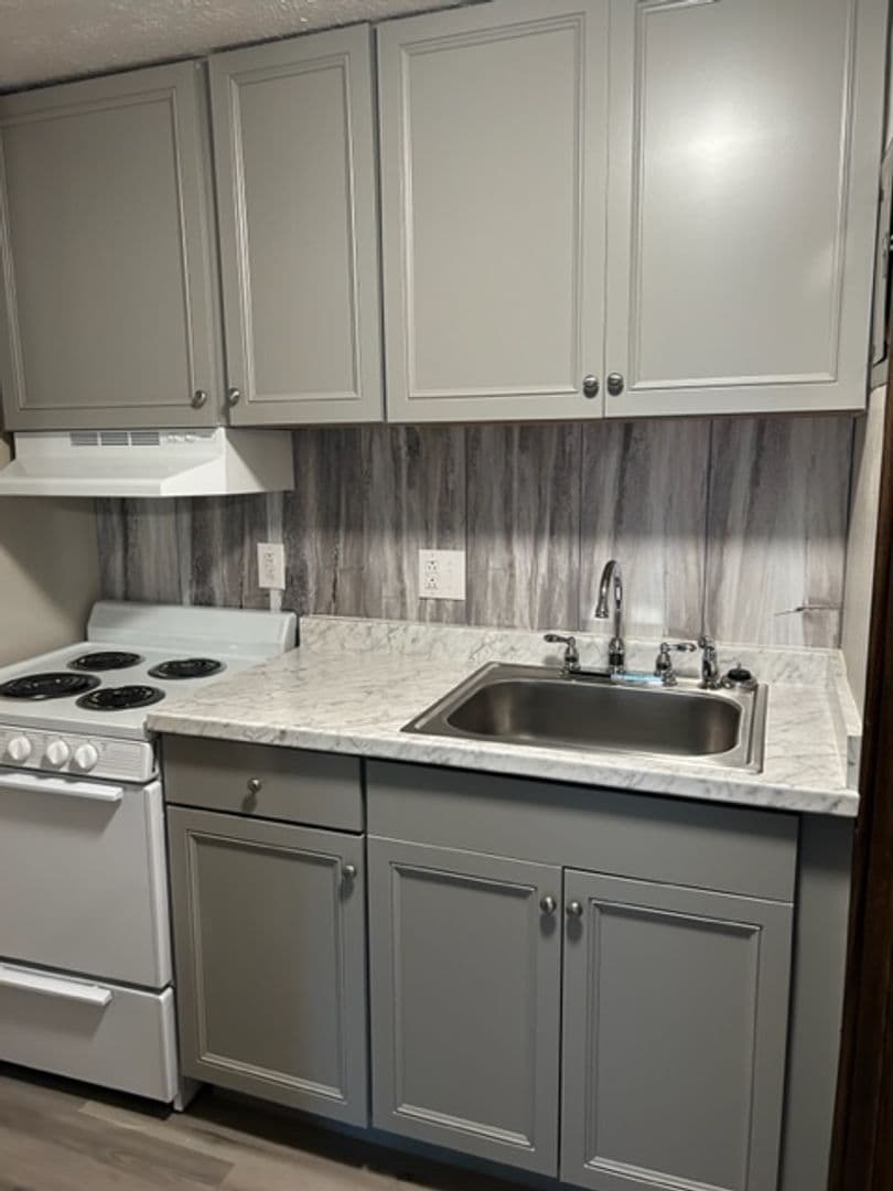 Bucyrus Apartment: Pinewood Apartments