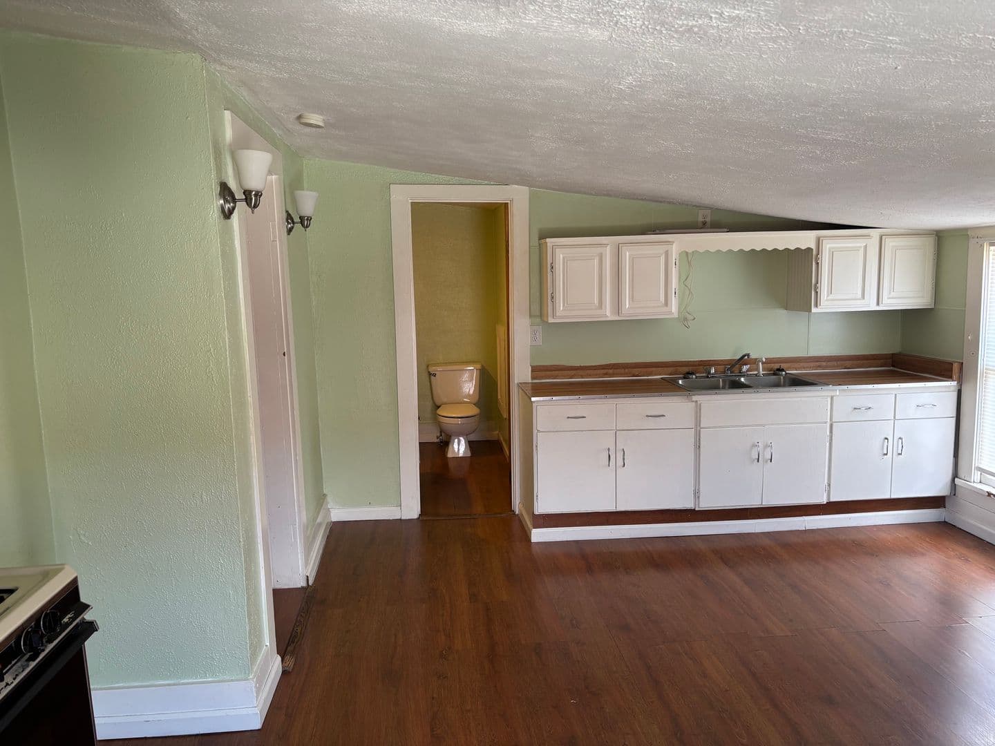 Ashland Apartment: 334/334.5 Orange