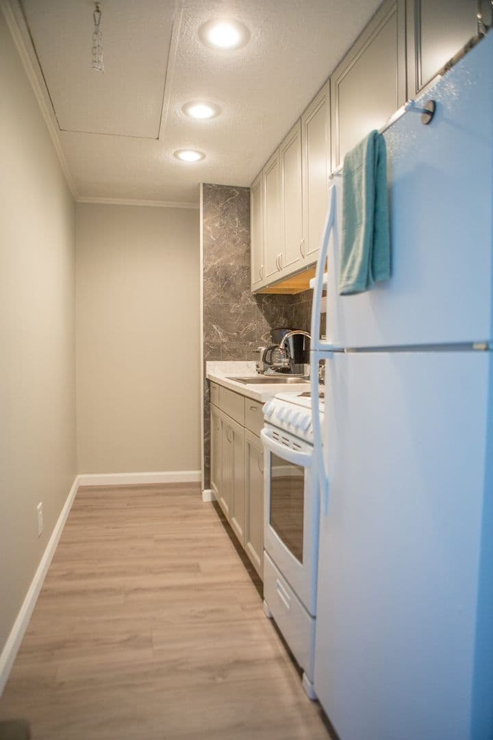 Flatwoods Apartment: Meadowood