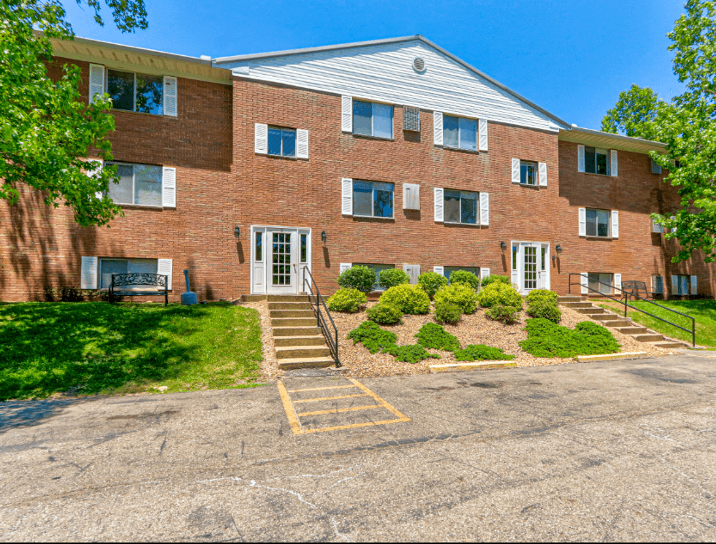 Athens Apartment: Monticello Village