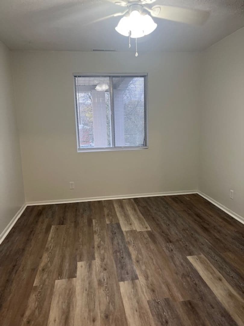 Athens Apartment: Monticello Village