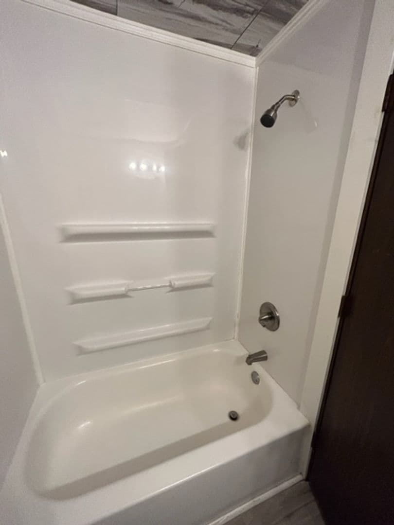 Bucyrus Apartment: Pinewood Apartments