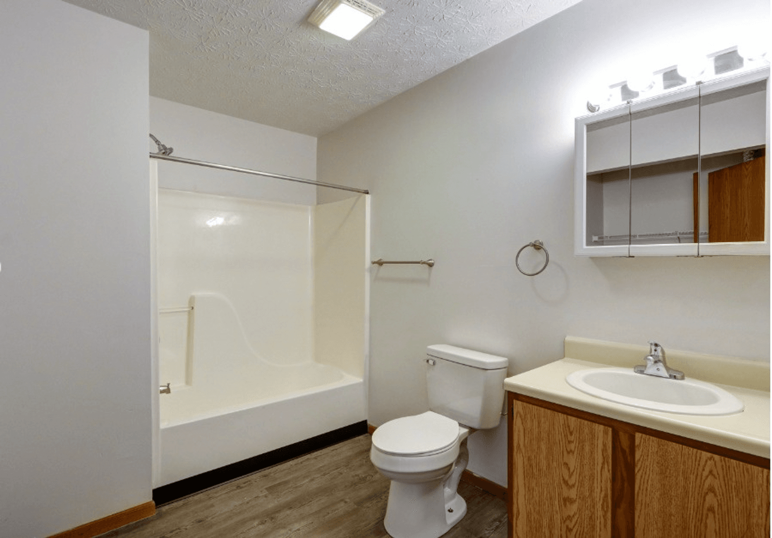 Marion Apartment: Kensington Manor