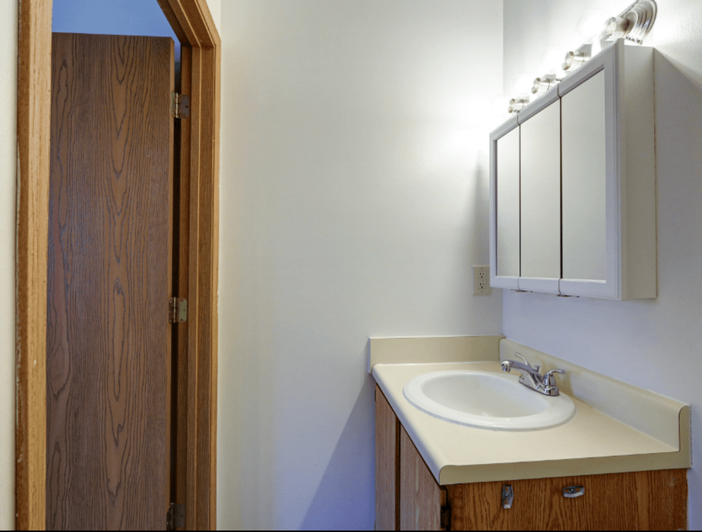 Marion Apartment: Kensington Manor