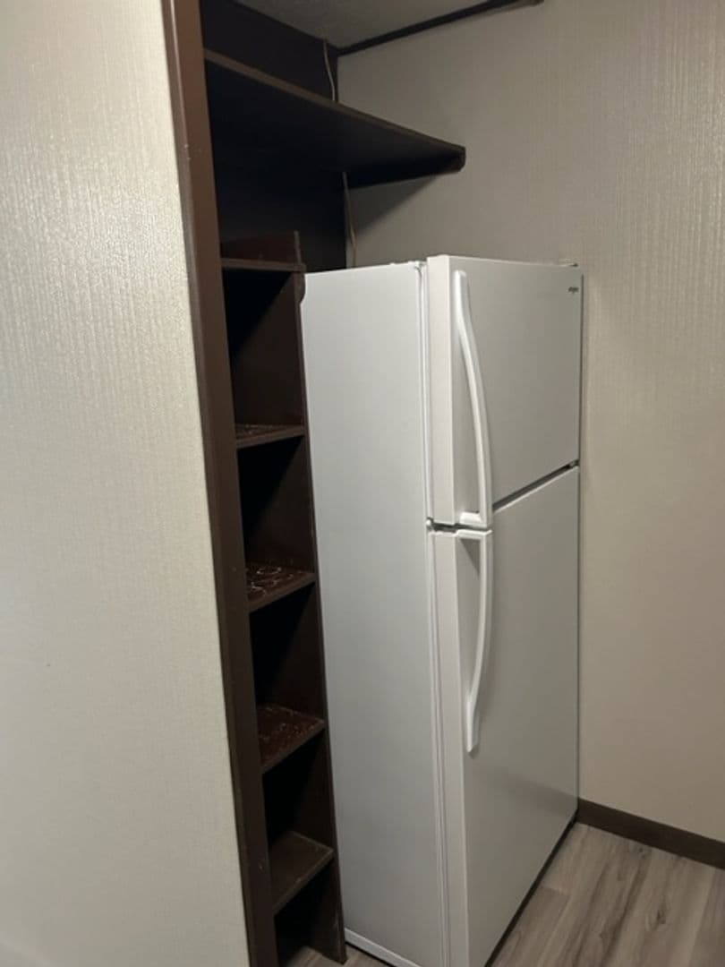 Bucyrus Apartment: Pinewood Apartments