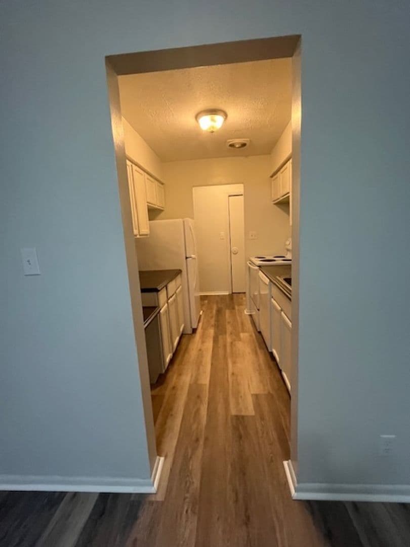 Athens Apartment: Monticello Village