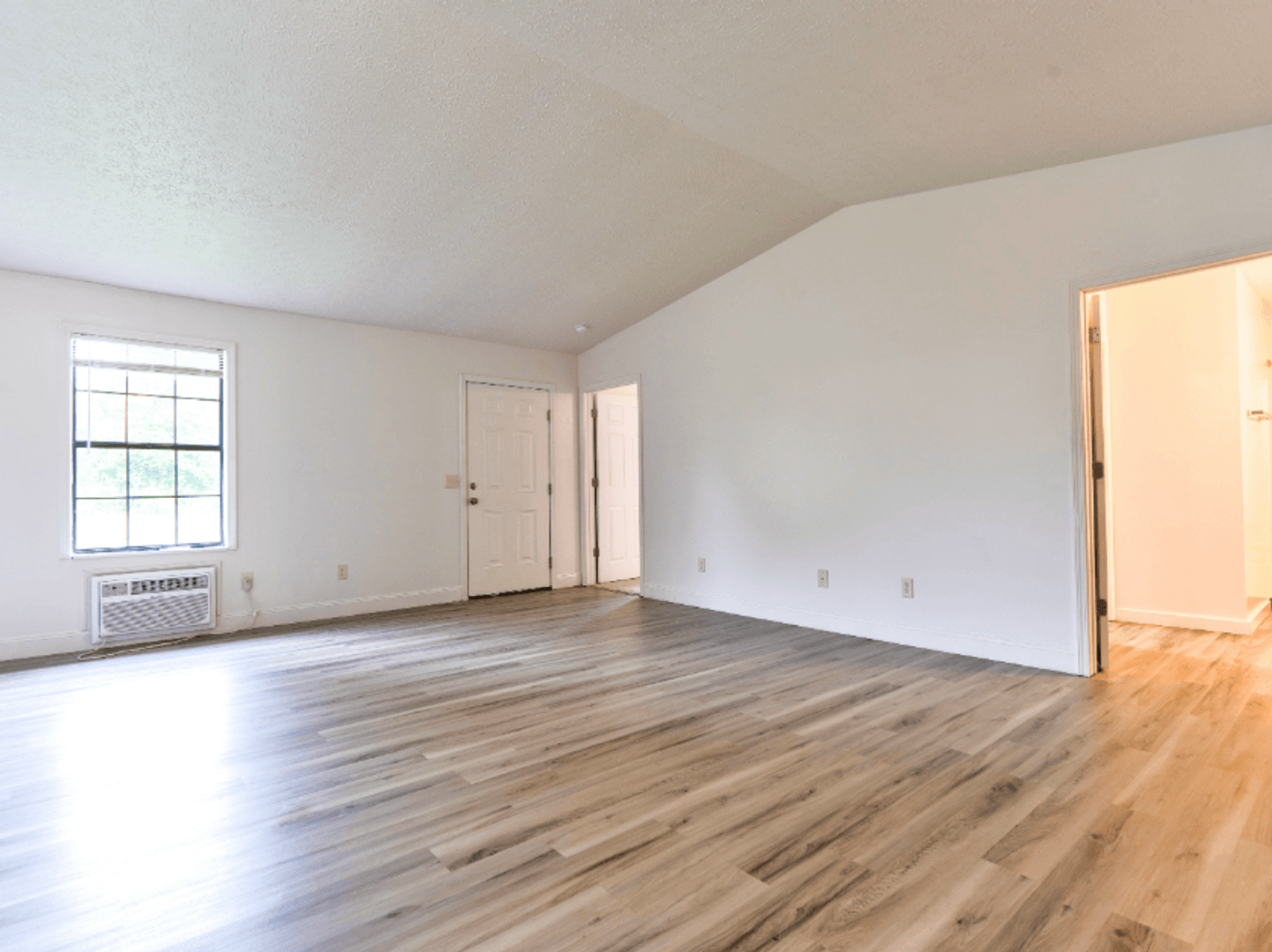 Bucyrus Apartment: Whetstone Manor