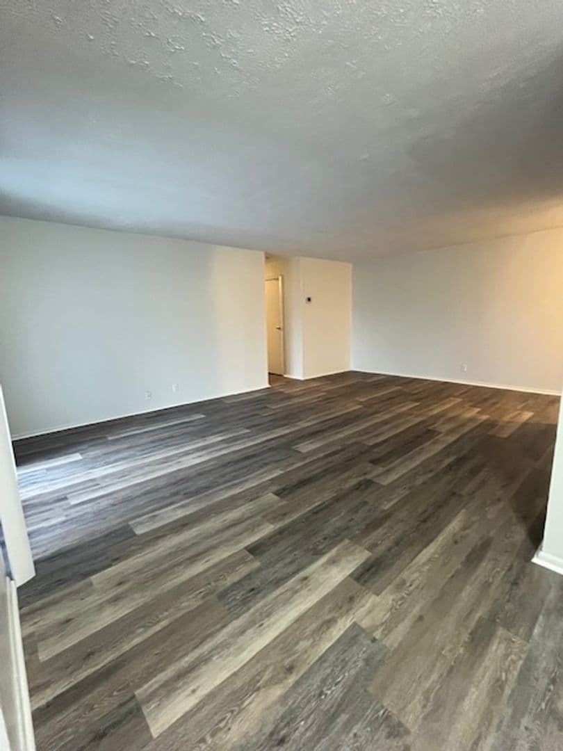 Athens Apartment: Monticello Village