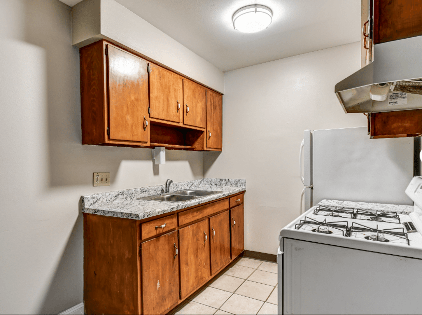 Napoleon Apartment: Pineview Apartments