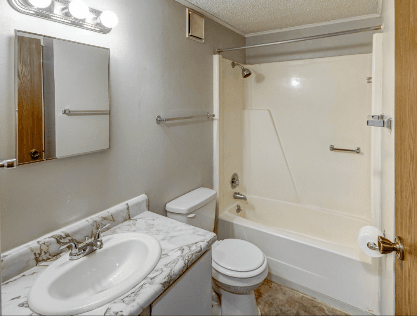 Fort Wayne Apartment: Plumwood Apartments