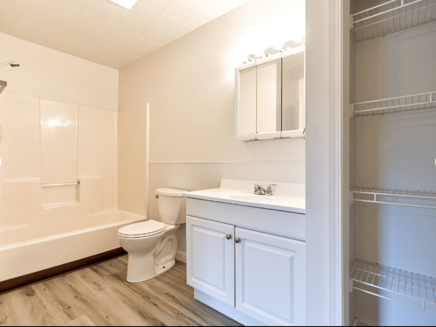Bucyrus Apartment: Whetstone Manor