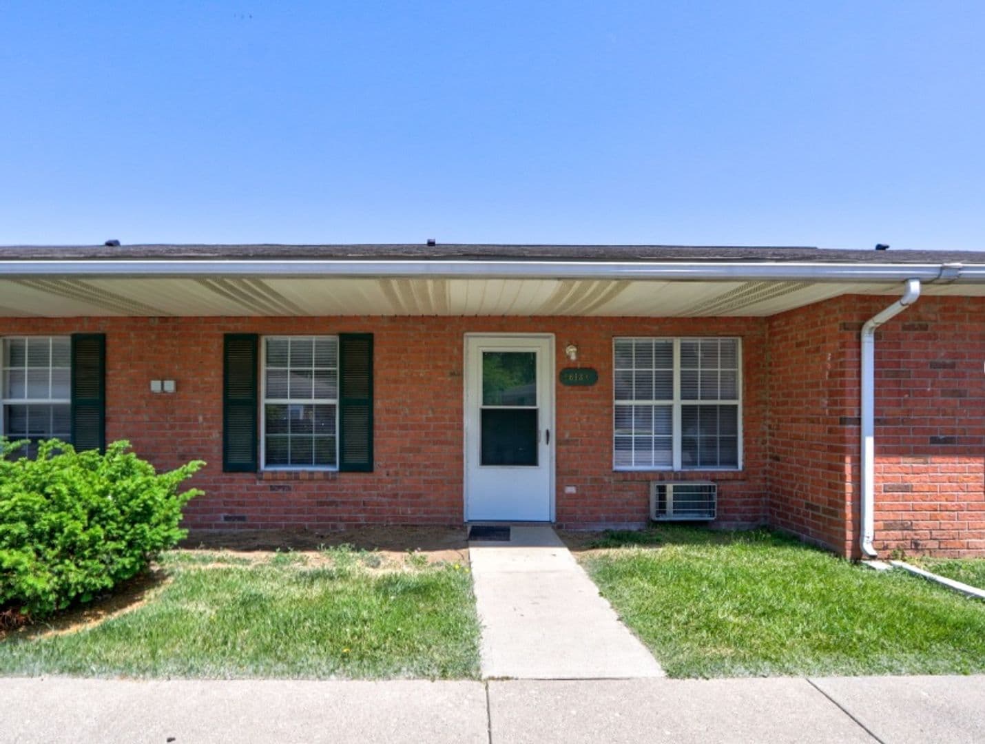 Marion Apartment: Kensington Manor
