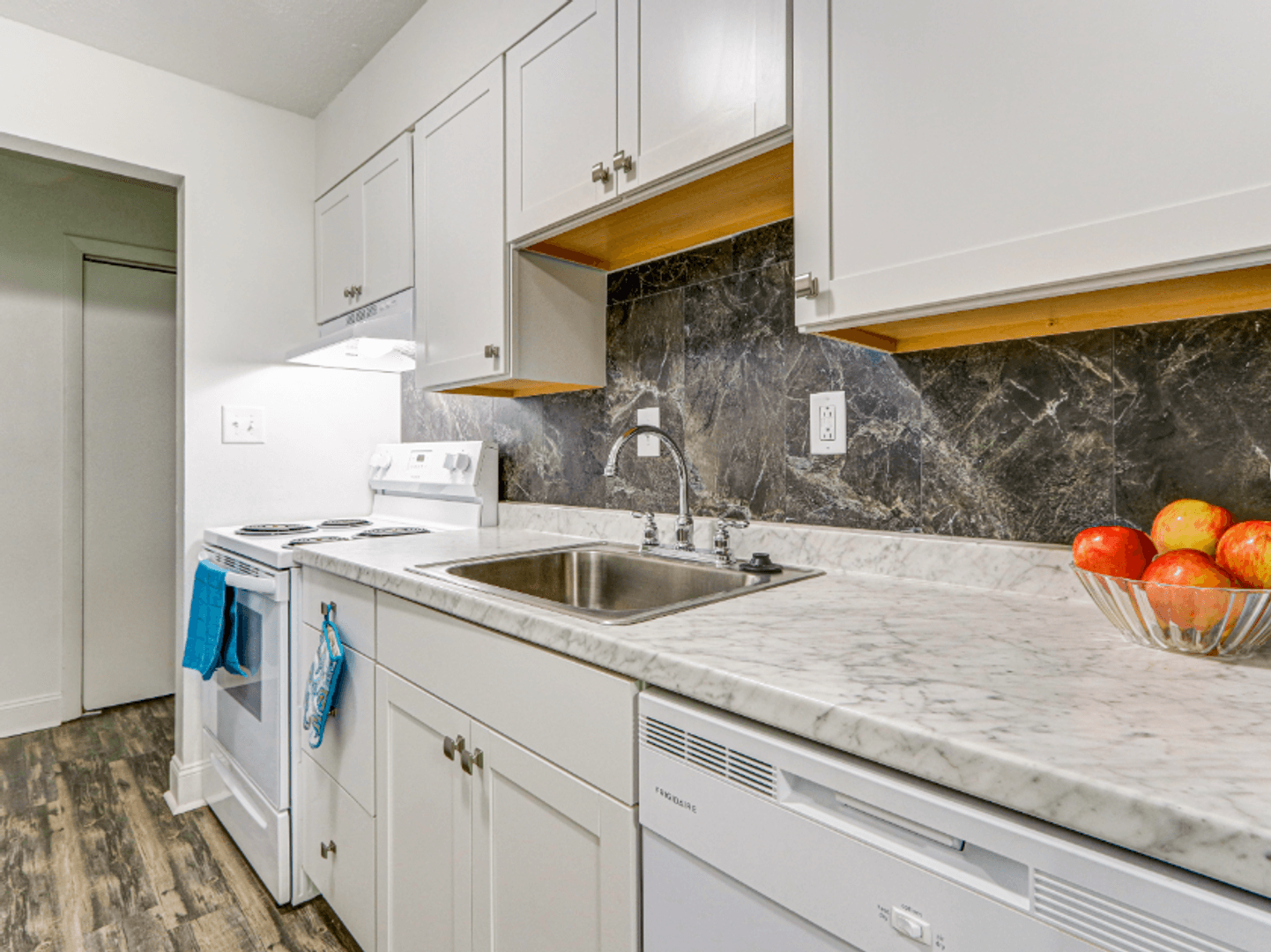 Athens Apartment: Monticello Village