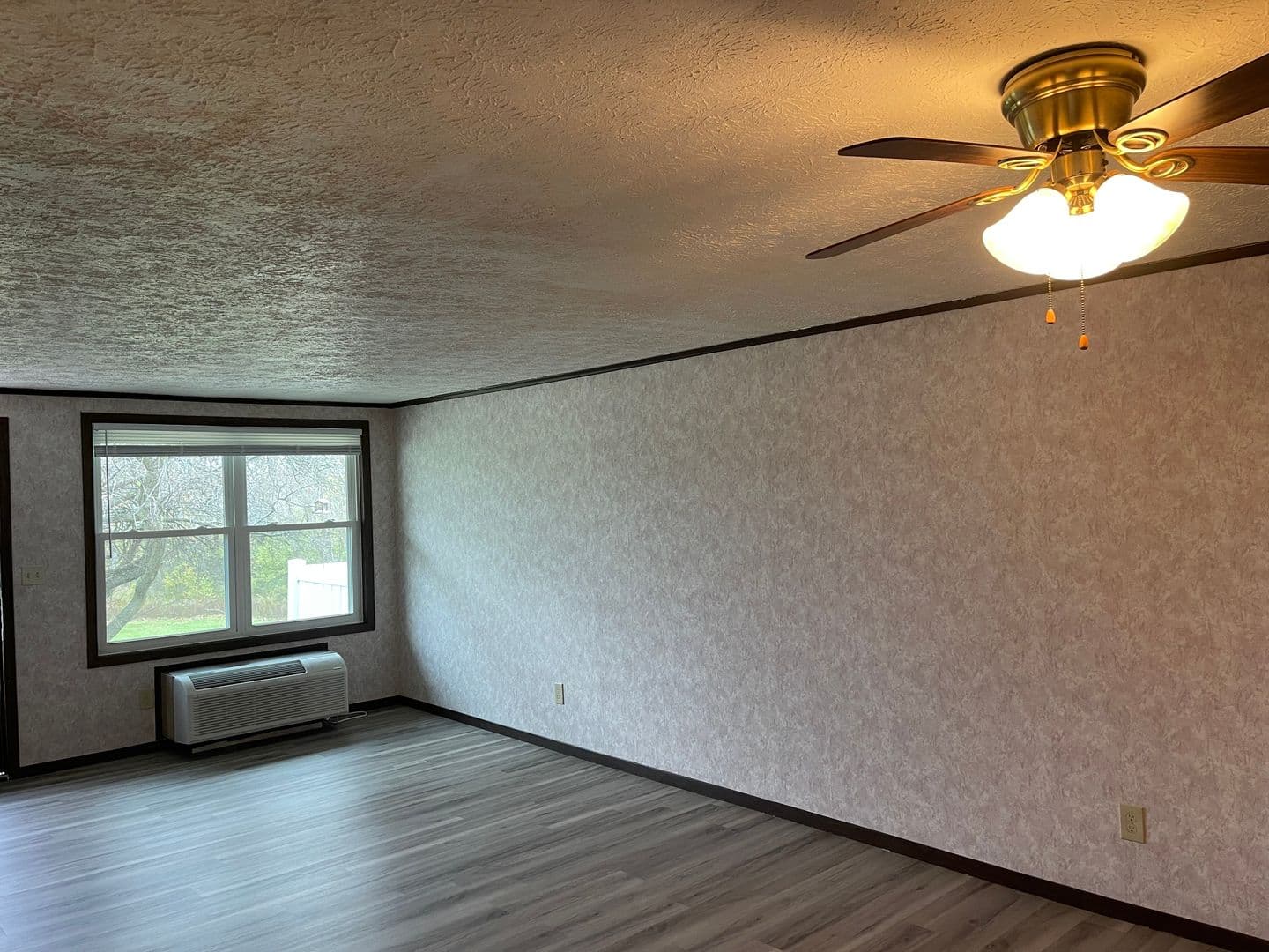 Delaware Apartment: Rolling Meadows