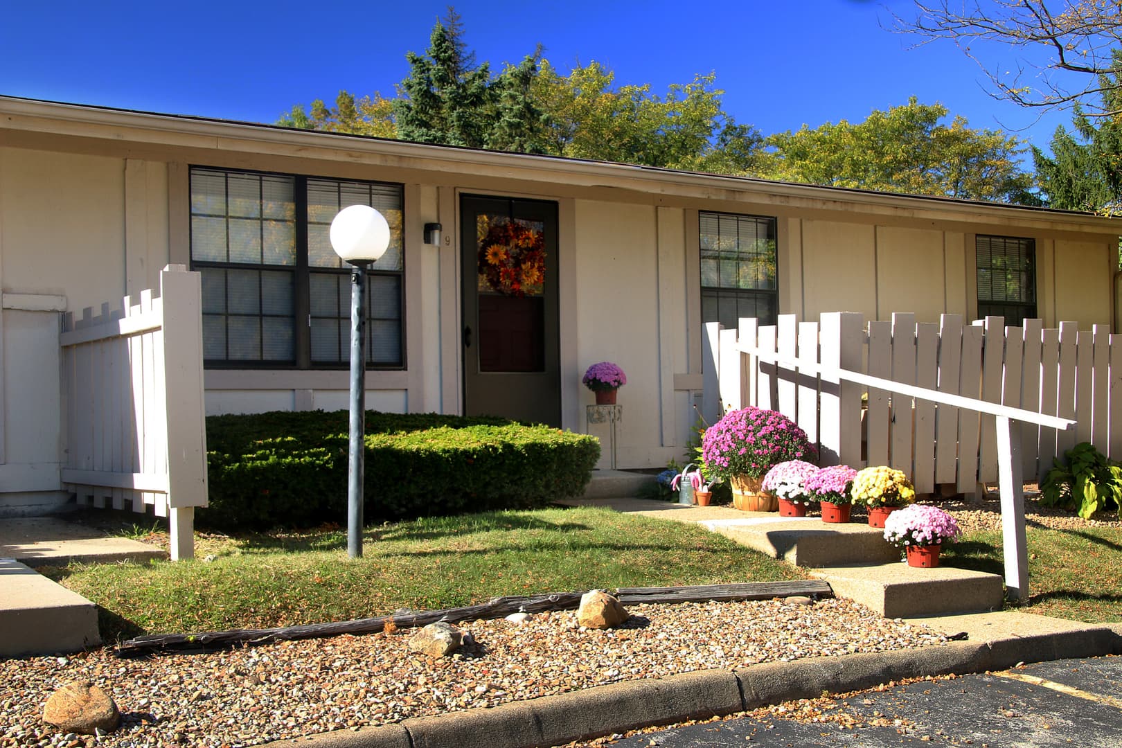 Newton Falls Apartment: Victoria Square