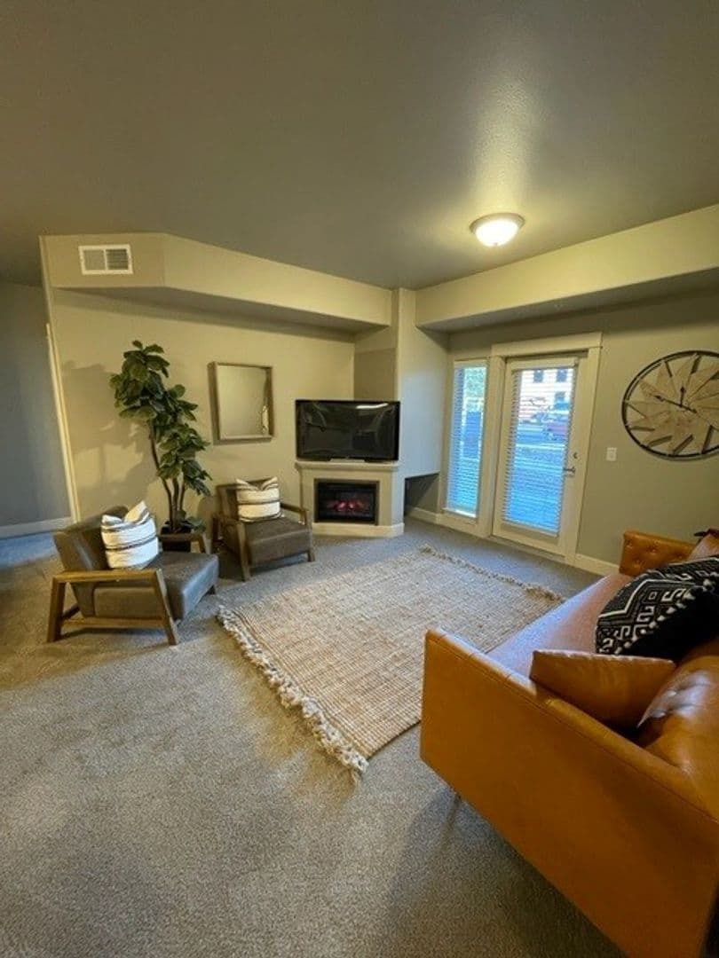 Bend Apartment: 20174 Reed Lane