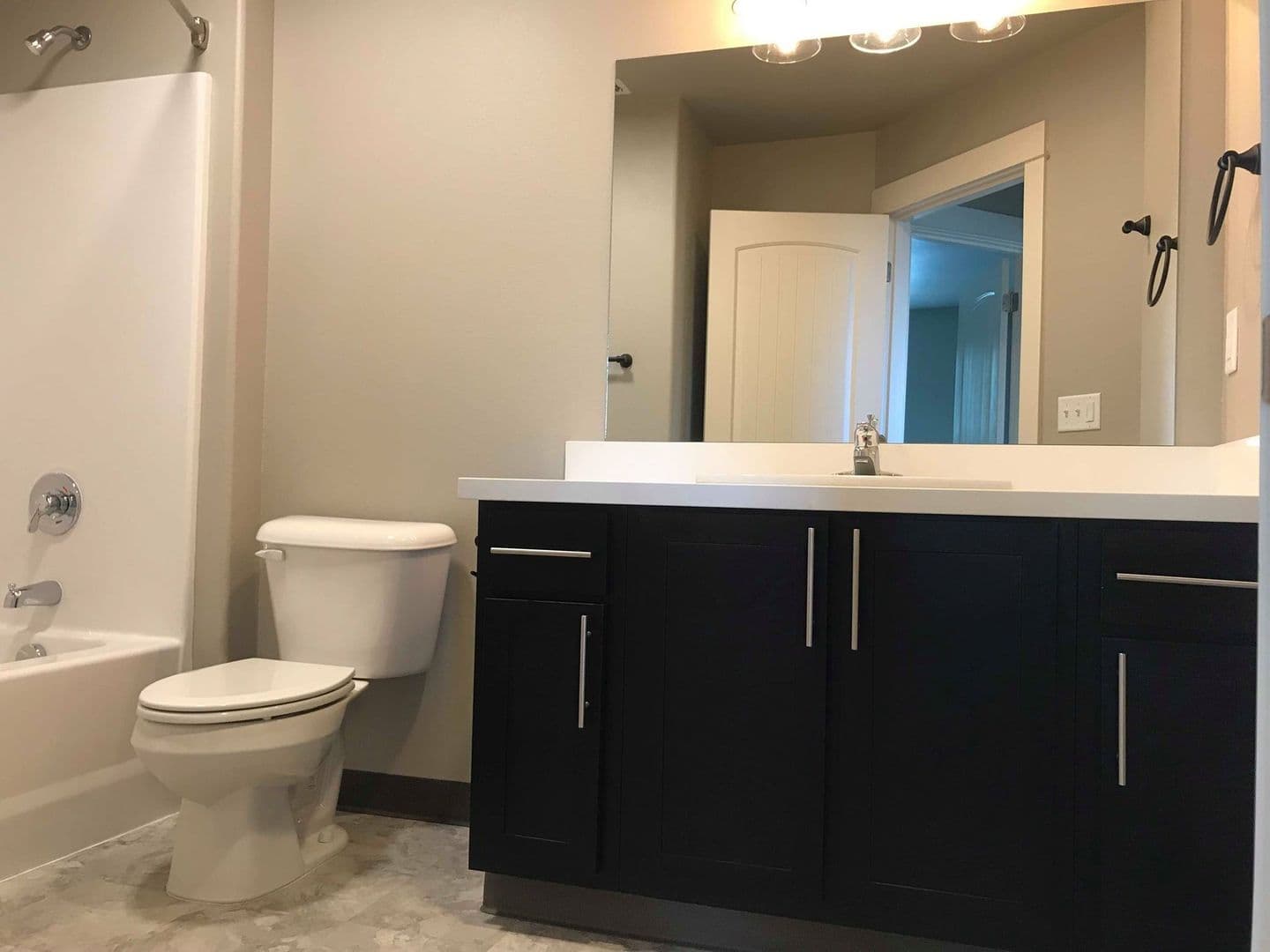 Redmond Apartment: 3570 SW Metolius Ave