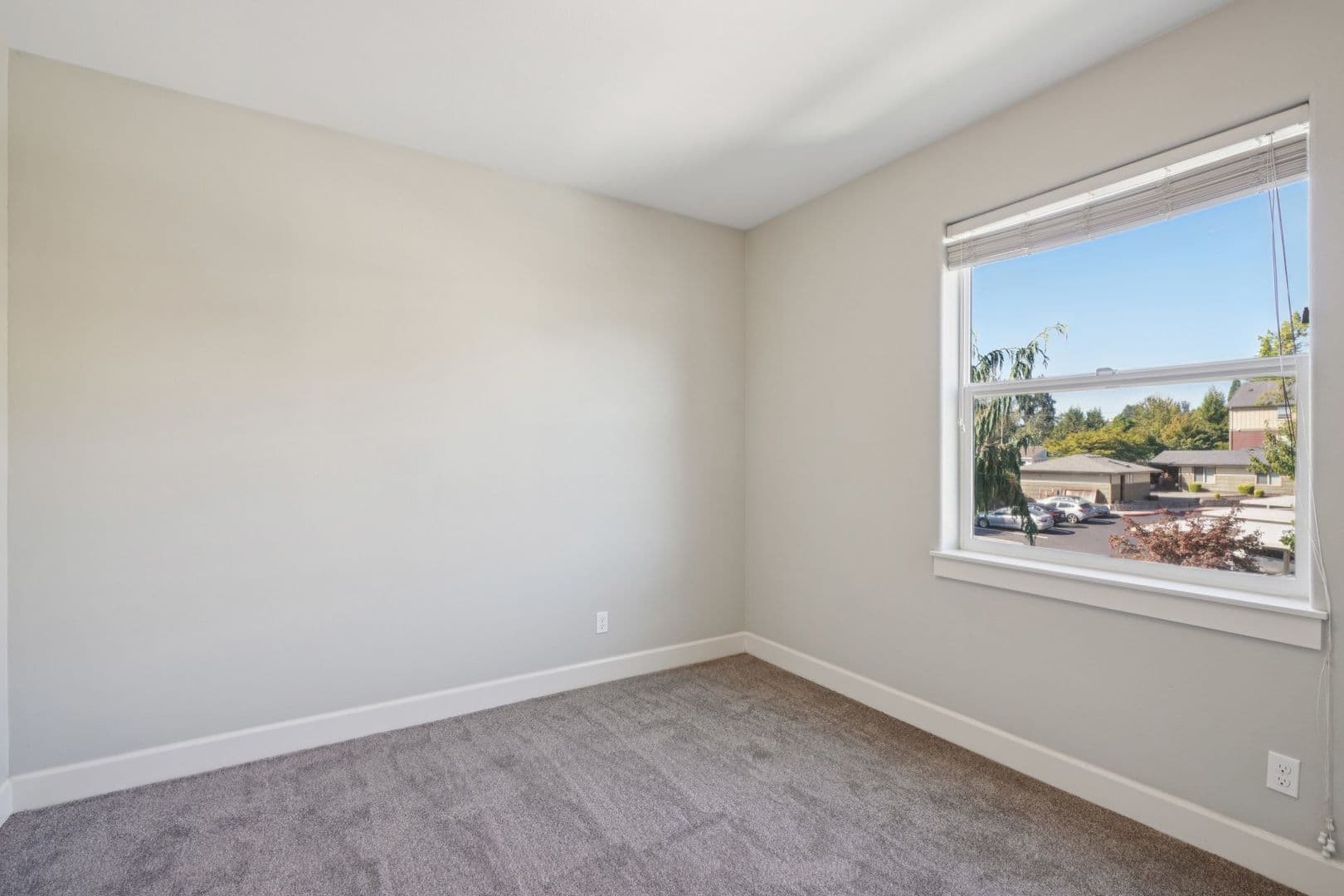 Salem Apartment: 1962 Wallace Rd NW
