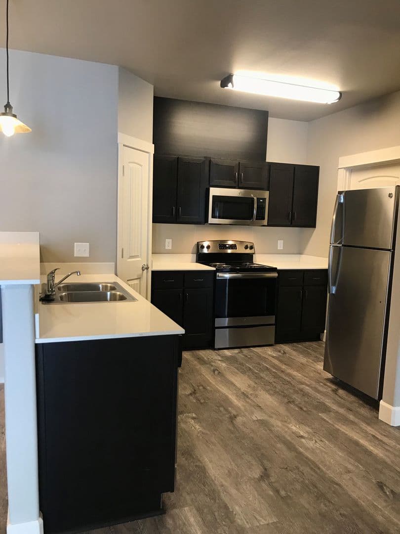 Redmond Apartment: 3570 SW Metolius Ave