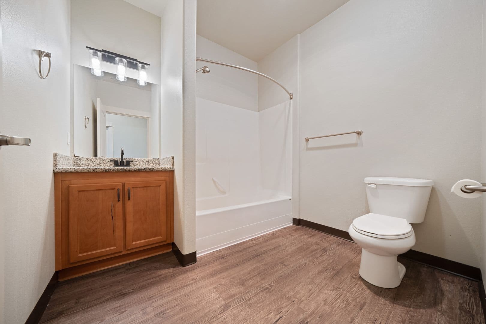 Gladstone Apartment: 18181 Webster Rd