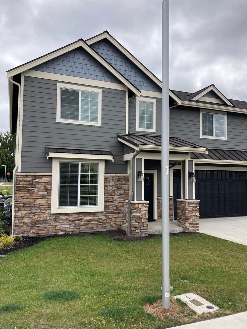 Auburn Townhome: 5531-5597 34th Street SE